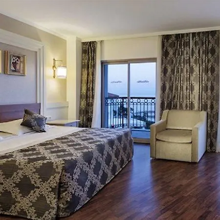 Üdülőközpont Alba Queen 5*